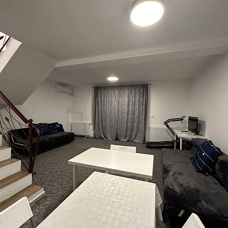 Joygate Entire Villa Отопени Экстерьер фото