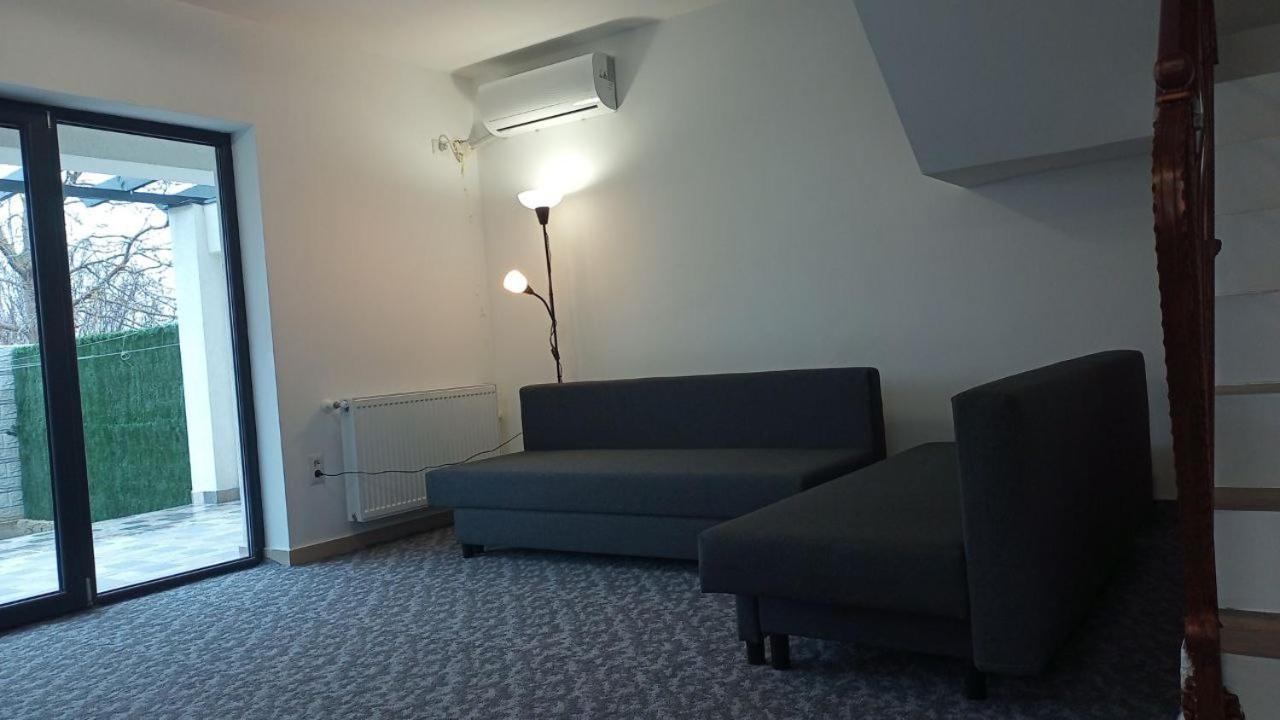 Joygate Entire Villa Отопени Экстерьер фото