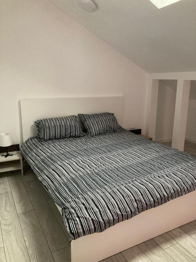 Joygate Entire Villa Отопени Экстерьер фото