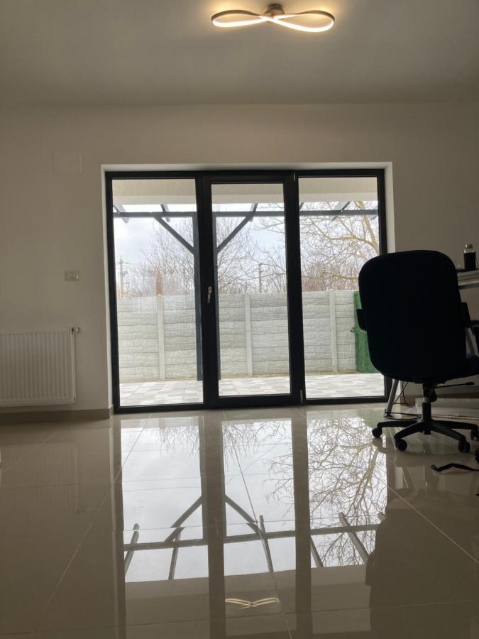 Joygate Entire Villa Отопени Экстерьер фото
