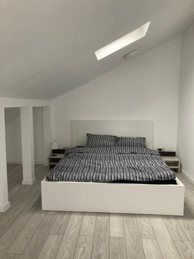 Joygate Entire Villa Отопени Экстерьер фото