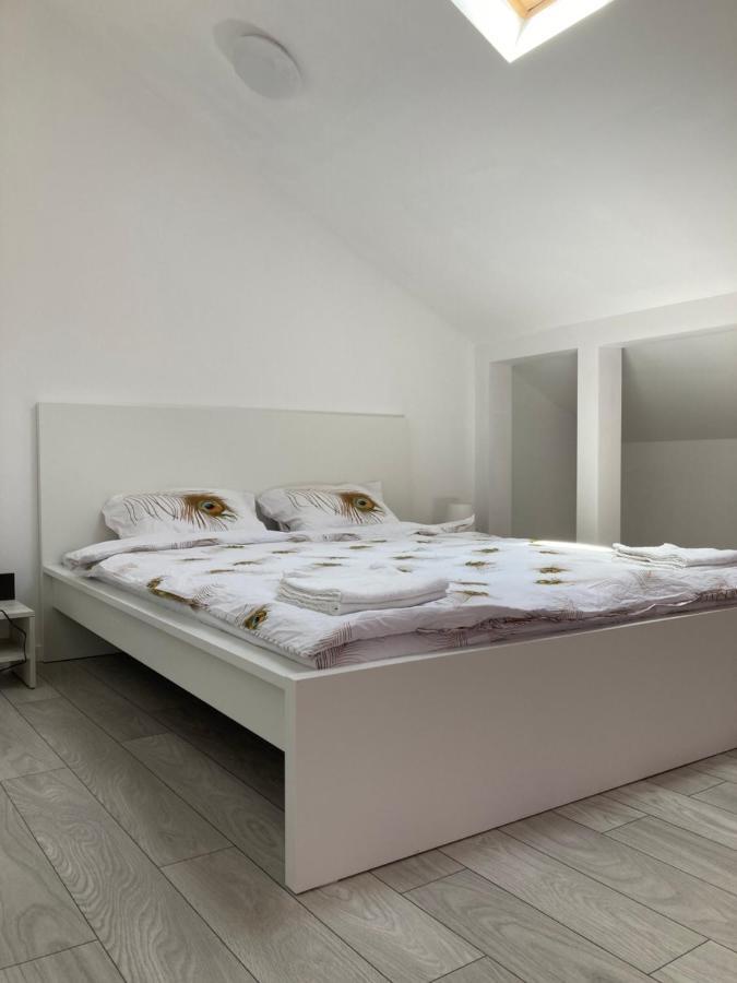 Joygate Entire Villa Отопени Экстерьер фото