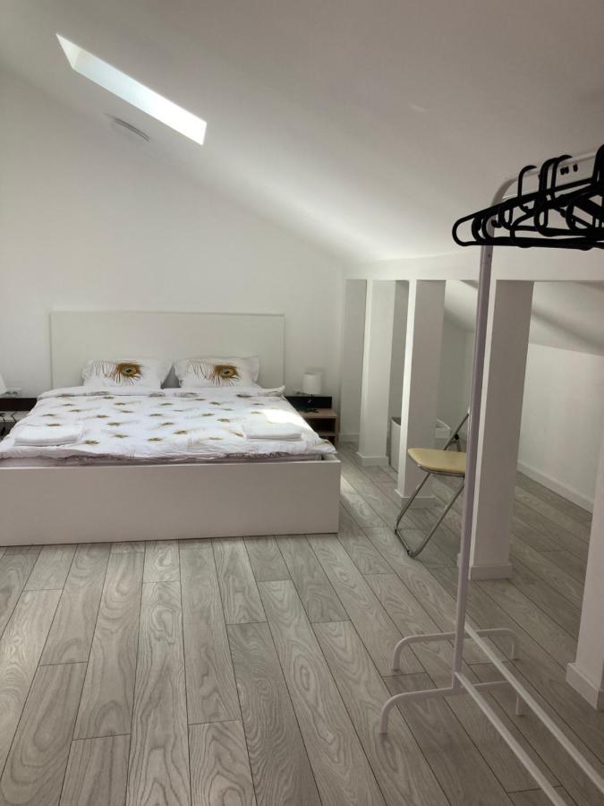 Joygate Entire Villa Отопени Экстерьер фото
